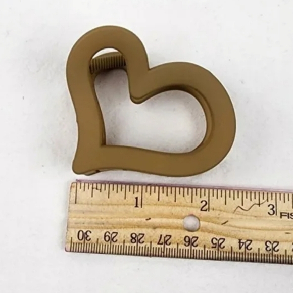 Heart Claw Clip Hair Accessories - Picture 3 of 4